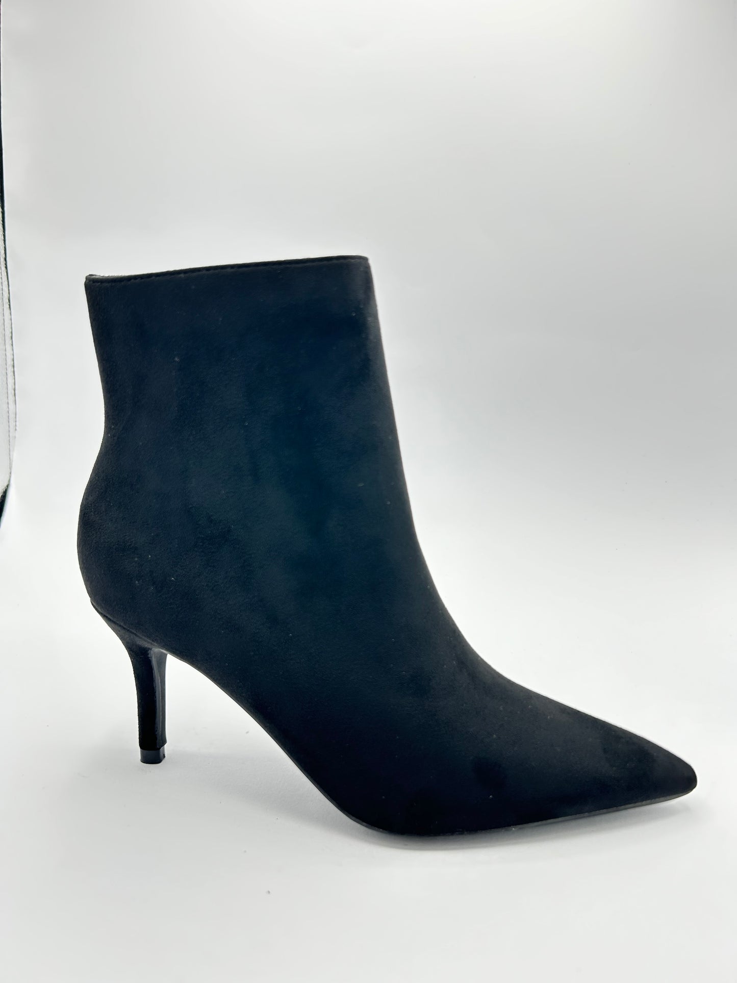 Tronchetto in camoscio nero